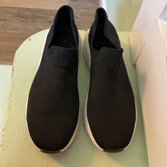 SNEAKERS - Picture 2 of 7